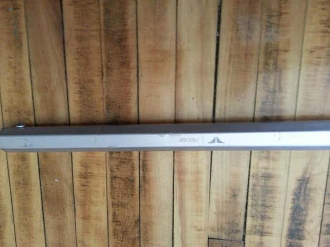 Brine swizzle d-pole