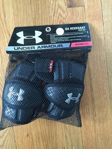 Under Armour Revenant Arm Pads BM