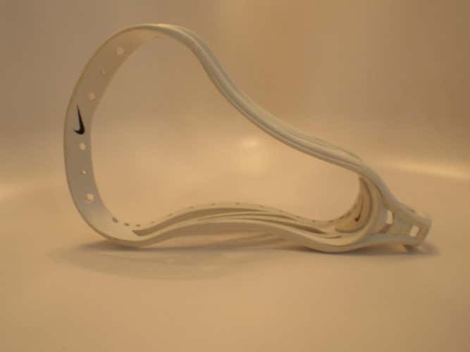 Nike Dunk	White	LIKE NEW	Unstrung