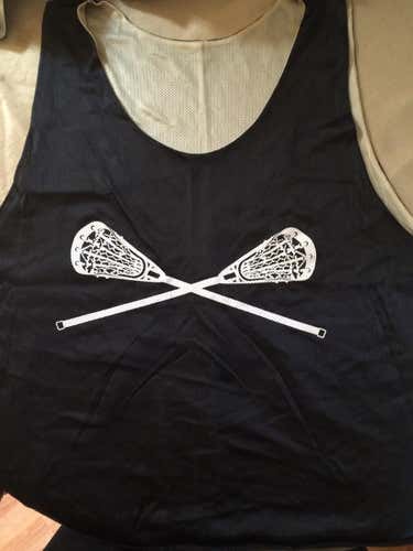 Black/gold reversible lacrosse pinnie
