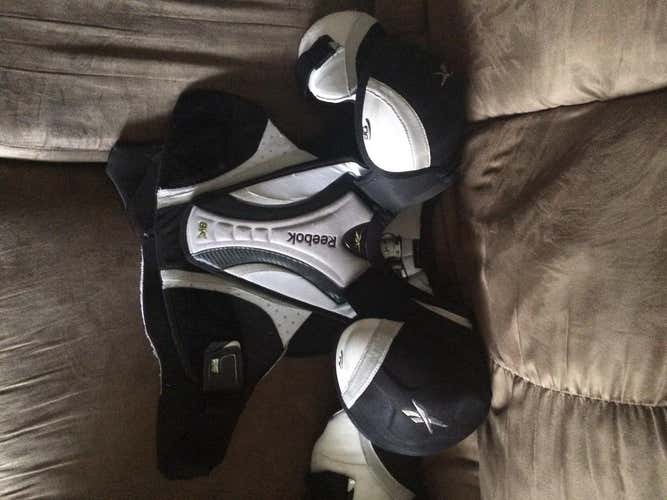 Reebok 8k large shoulder pads