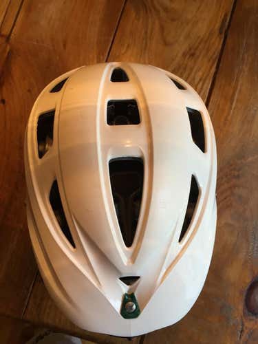 Cascade Pro7 White Shell/Green Chin