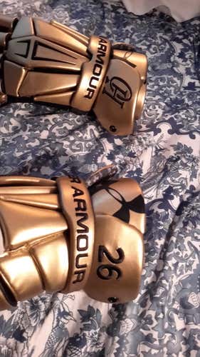 Gold Under Armour Command Gloves Barely Used