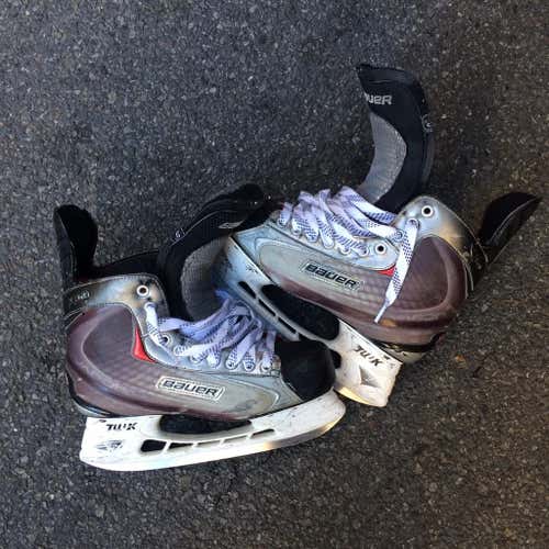 Bauer Vapor X60 Size 9 and 10