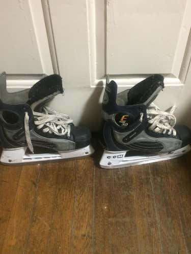 CCM externo E30 size 8 skates