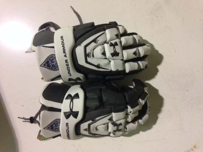 Trilogy Aces Headline glove