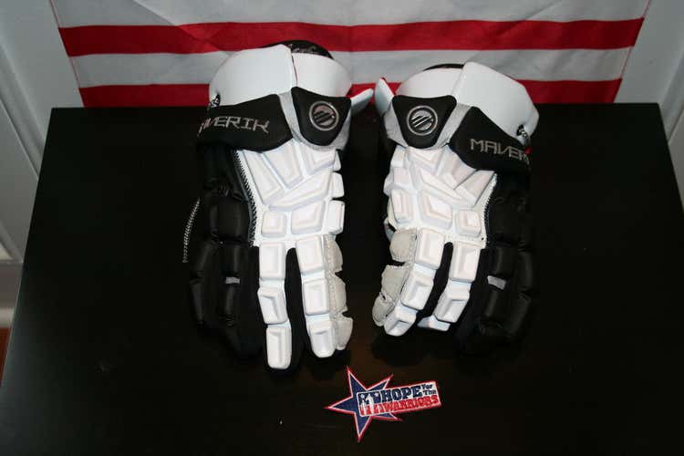 Brand New 13" White / Black Maverik Maybach Deuce Gloves