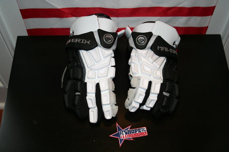 Brand New 13" White / Black Maverik Maybach Deuce Gloves