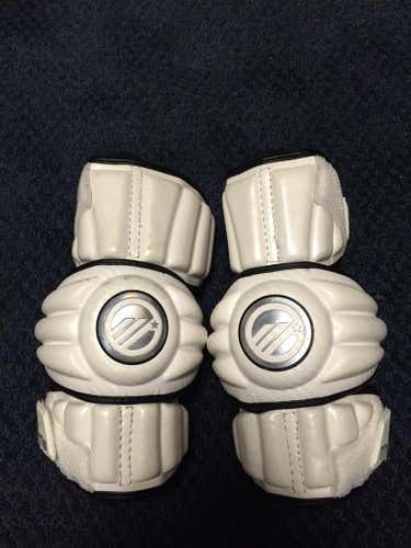 Maverik M3 Arm Pads in White with Black
