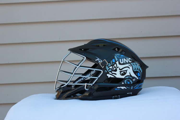 UNC Blackout Cascade R Helmet