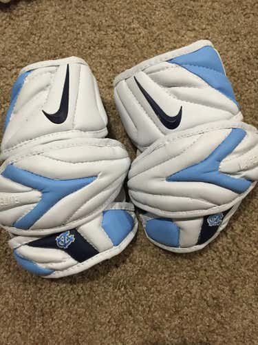 Nike UNC Vapor Arm Pads