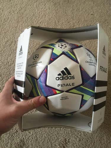2012 Official Champions League Match Ball