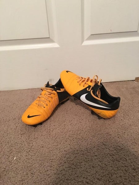 Nike ctr360 maestri iii size: 8.5 U.S