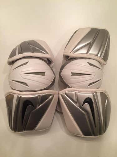 Nike Vapor Elite Elbow Pads (size is Large)