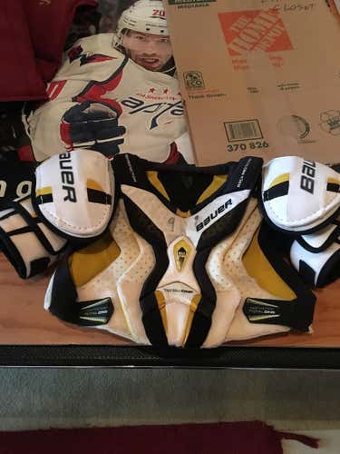 Pro stock Bauer total one chest pad