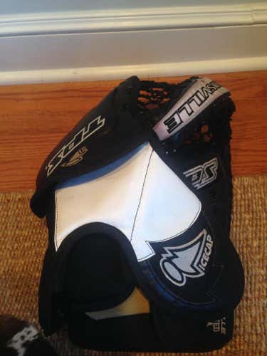Louisville TPS Icecap Senior Goalie Glove