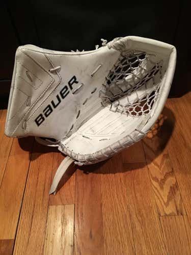 Bauer youth hockey glove