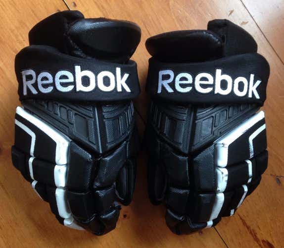 Reebok 28K Kinetic Fit Sr. Hockey Gloves 15 inches Black/White Senior EUC HG28K