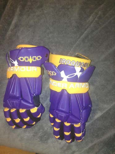Iroquois gloves