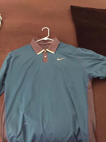 Nike Tiger Woods Collection (TW) perferated panel golf shirt
