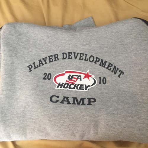 USA NTDP Invite Camp Team Issusd Large Sweatshirt