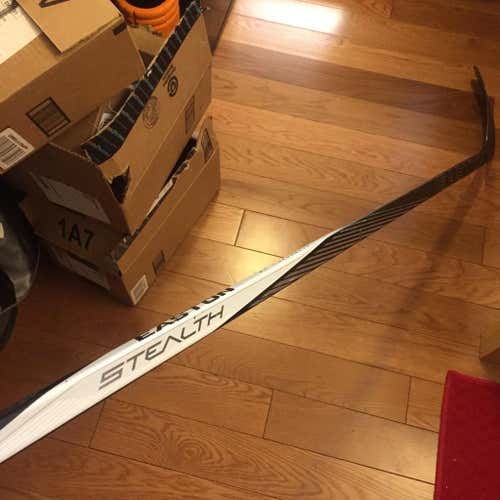Easton Stealth CX Righty Sakic Curve 95 Flex Grip