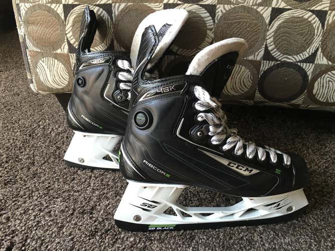 CCM Ribcor 48K Size 9.5D Skates