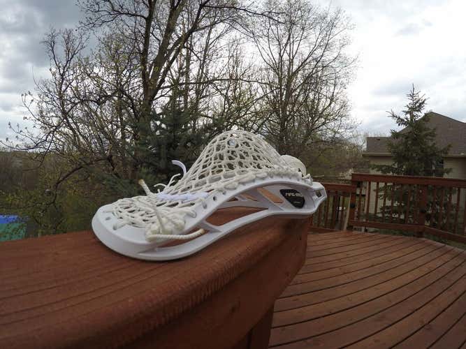 Optik U with Strung by Throne with Throne Fiber