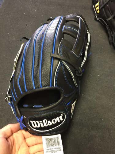 Wilson black and Royal A2000 super skin glove BRAND NEW