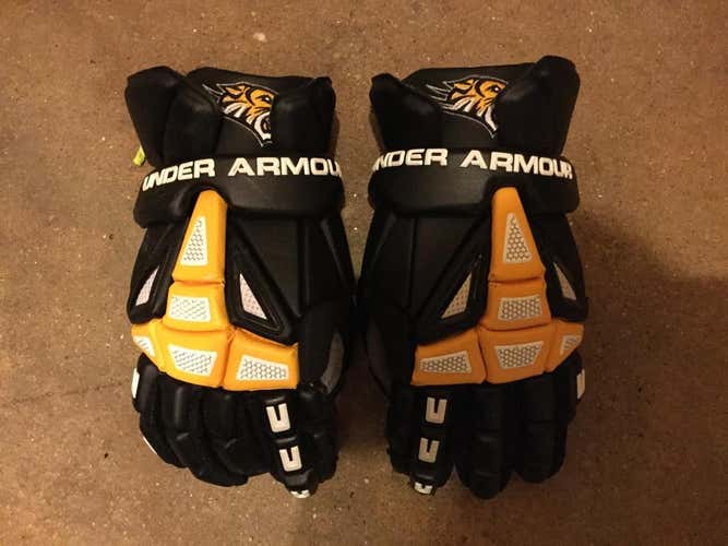 Black Towson Under Armour Gloves