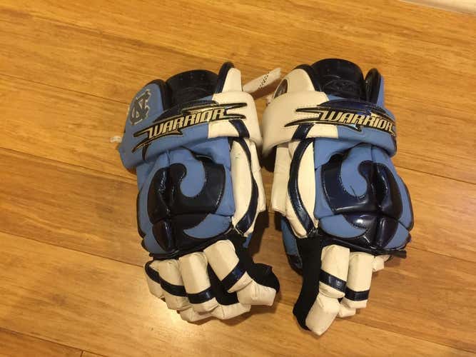 ***RARE*** Warrior UNC Tarheels gloves