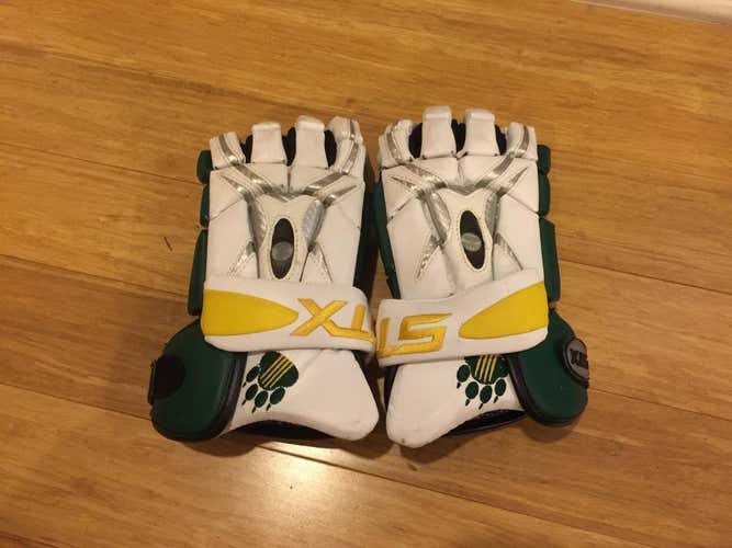 BLACK FRIDAY CLEARANCE St. Vincent's University team issue gloves