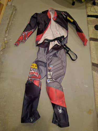 Two piece spyder slalom suit size XL used with tears at the boot