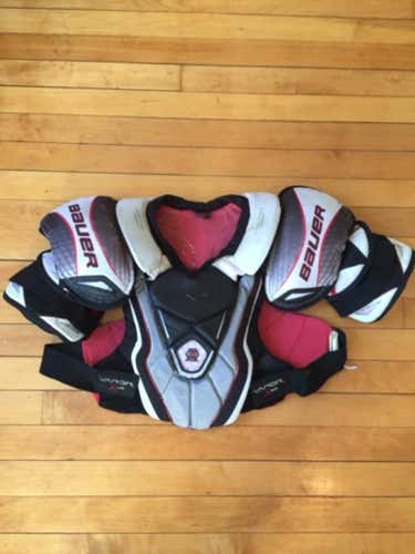 Bauer Vapor X60 used mens med shoulder pads