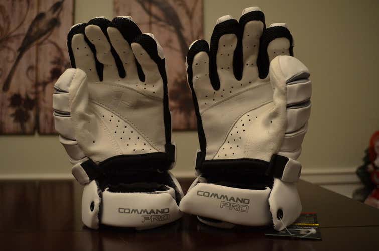 Under Armour Command Pro 12in