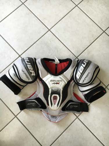 Bauer Vapor APX shoulder pads