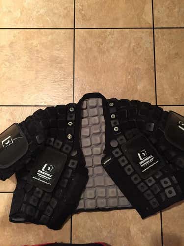 Used Farrell Shoulder Pads SR Large