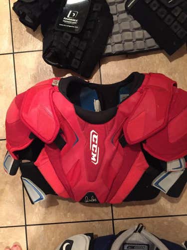 CCM Ovechkin vectors shoulder pads SR Lg used