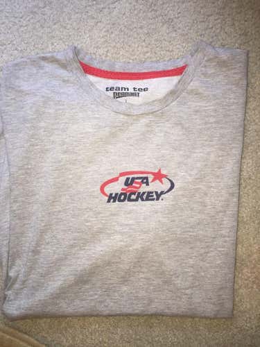 USA NTDP Team Issued T Shirt Large