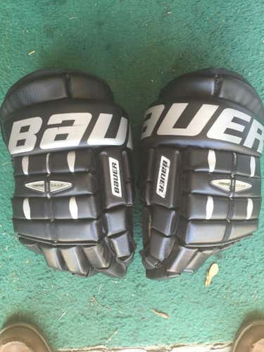 Bauer 4 roll gloves