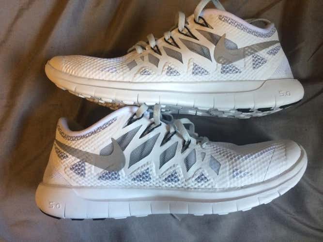White Nike Free 5.0