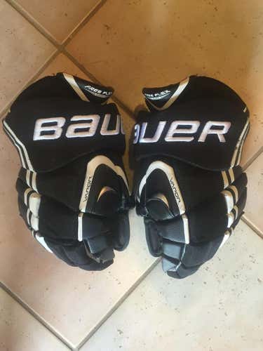 Bauer APX 13" Hockey Gloves Black/White Retail