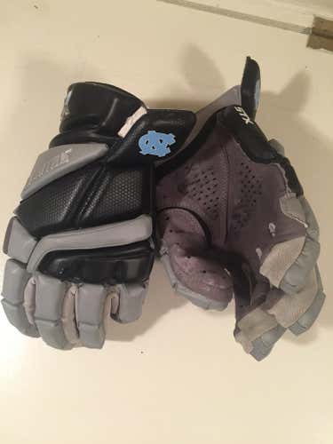 UNC blackout HD stallion gloves #25