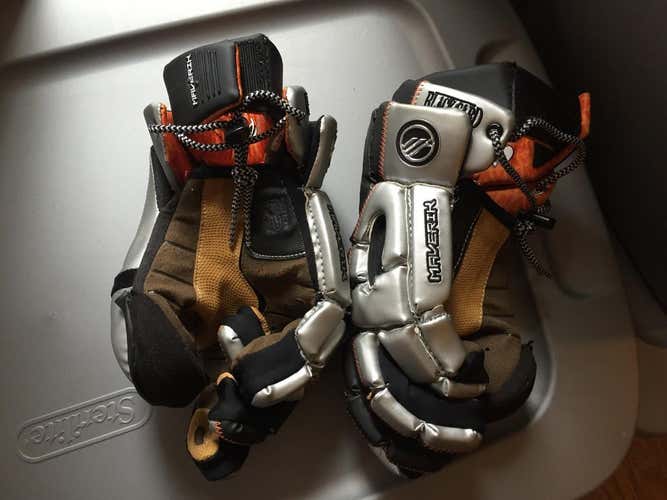 Black Card, Maverik Rome, Goalie Gloves