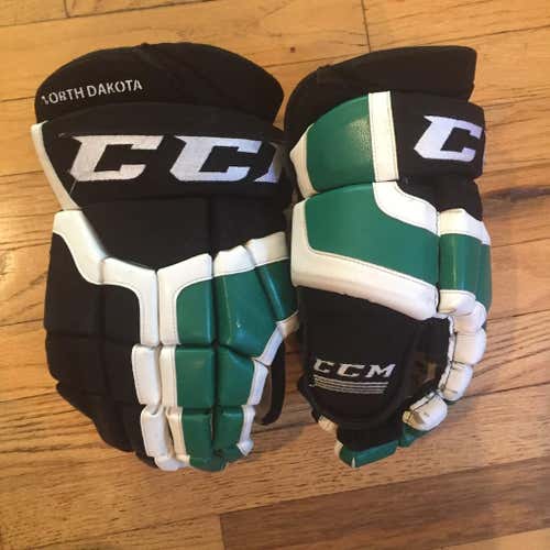 Pro Stock NCAA University of North Dakota Fighting Sioux CCM CL500 HG40 Hockey Gloves MISMATCH