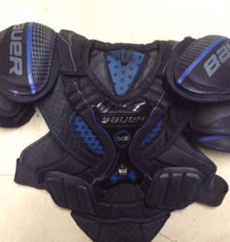 Bauer One95 Shoulder pads SR LG