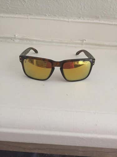 Tortoise oakley sunglasses- Gold Lens