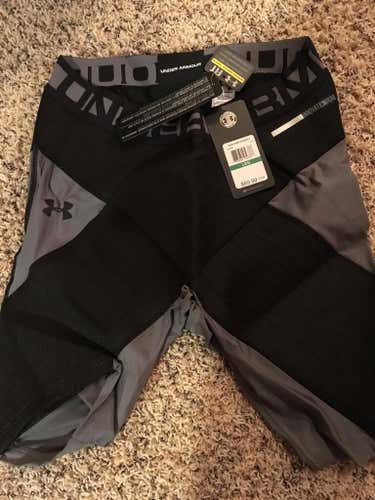 NWT under armour core shorts L