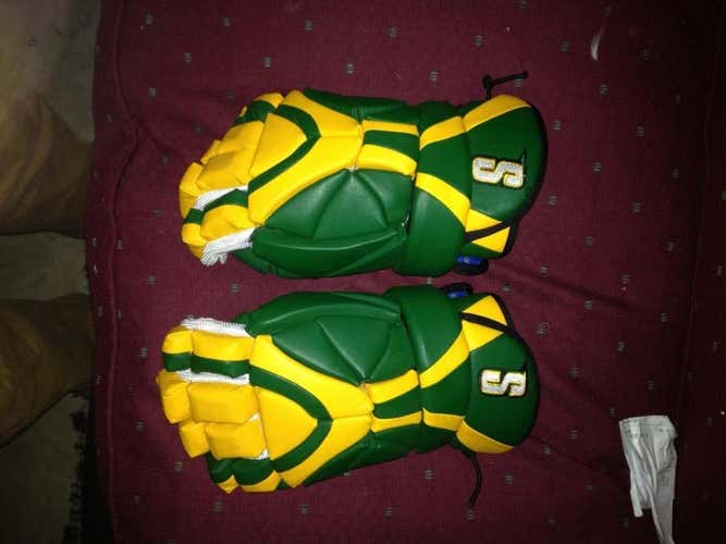Brine Siena goalie gloves