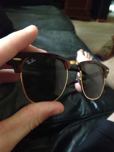 Tourtise frame raybans